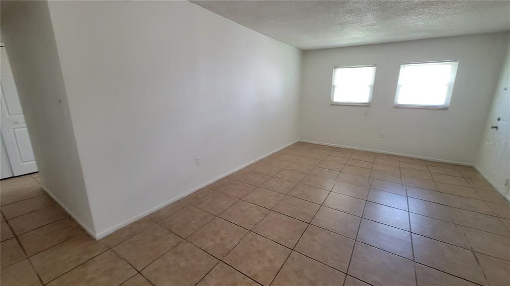 Recently Rented: $1,395 (2 beds, 1 baths, 780 Square Feet)