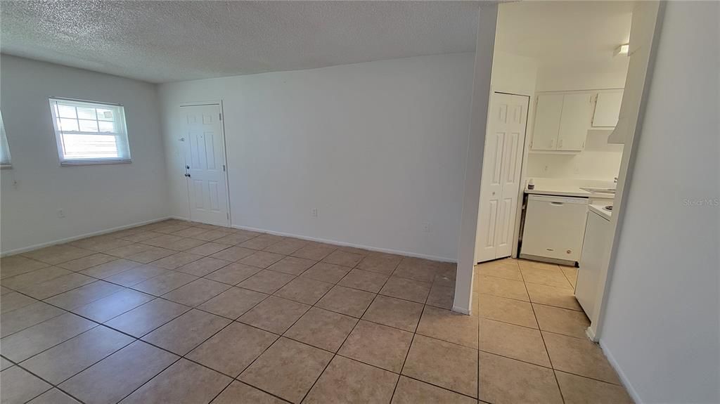 Recently Rented: $1,395 (2 beds, 1 baths, 780 Square Feet)