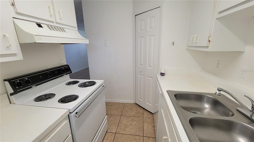 Recently Rented: $1,395 (2 beds, 1 baths, 780 Square Feet)