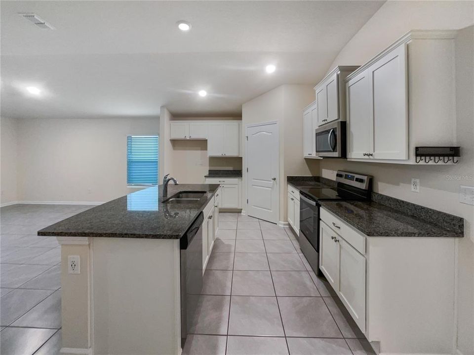 For Sale: $327,000 (4 beds, 2 baths, 1698 Square Feet)