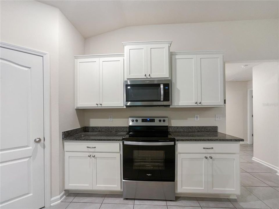 For Sale: $327,000 (4 beds, 2 baths, 1698 Square Feet)