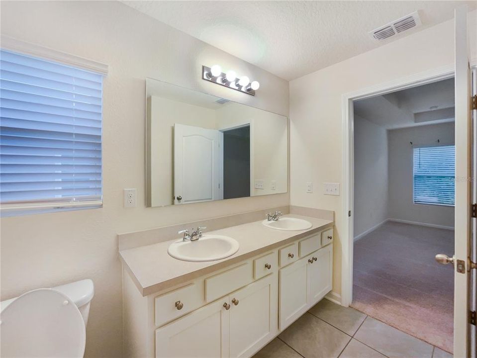 For Sale: $327,000 (4 beds, 2 baths, 1698 Square Feet)