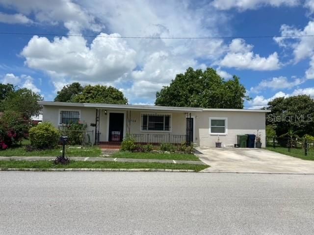 Active With Contract: $350,000 (3 beds, 2 baths, 1284 Square Feet)