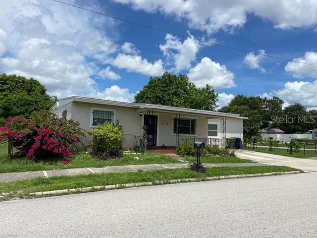 Active With Contract: $350,000 (3 beds, 2 baths, 1284 Square Feet)