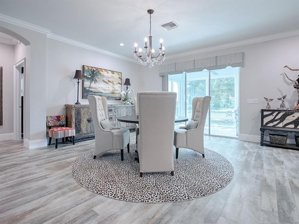 SLIDING GLASS DOORS OUT TO THE FLORIDA ROOM OFFER SO MUCH NATURAL LIGHTING AND A VIEW.