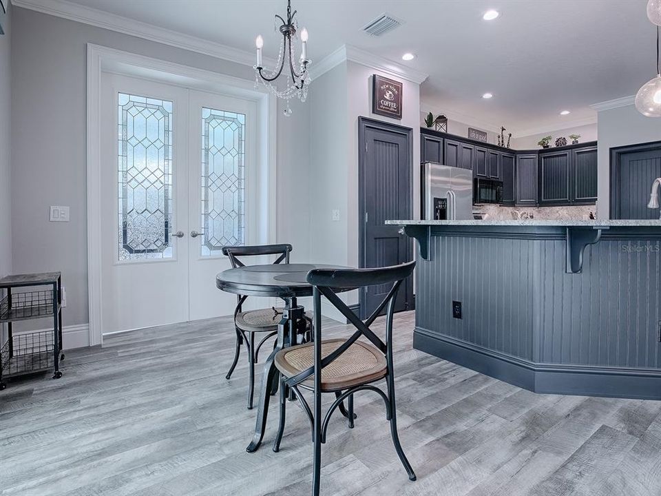 CASUAL DINING AREA OFF THE KITCHEN.