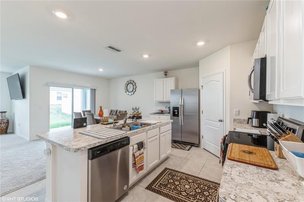 For Sale: $339,995 (4 beds, 2 baths, 1867 Square Feet)