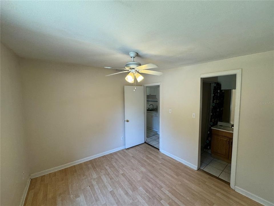 For Rent: $2,000 (3 beds, 1 baths, 996 Square Feet)