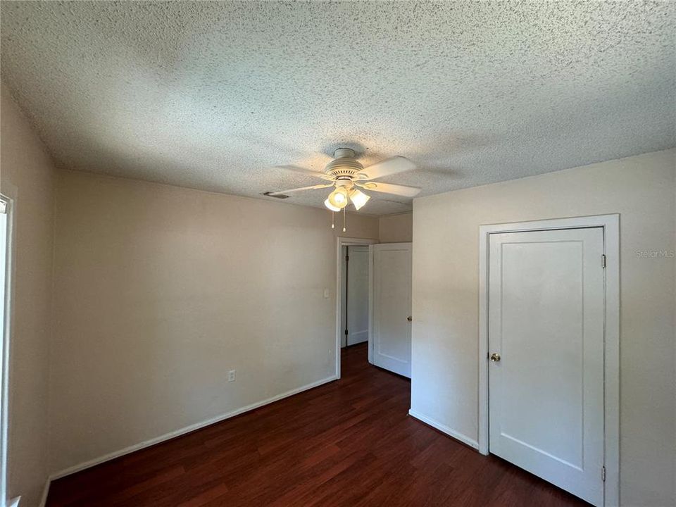 For Rent: $2,000 (3 beds, 1 baths, 996 Square Feet)