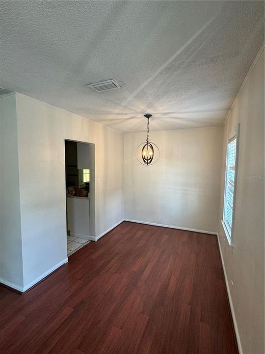 For Rent: $2,000 (3 beds, 1 baths, 996 Square Feet)