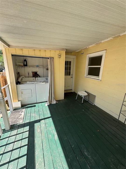 For Rent: $2,000 (3 beds, 1 baths, 996 Square Feet)