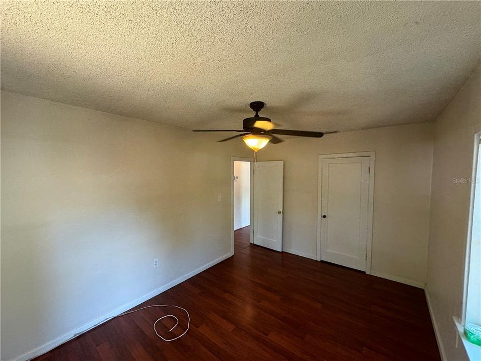 For Rent: $2,000 (3 beds, 1 baths, 996 Square Feet)