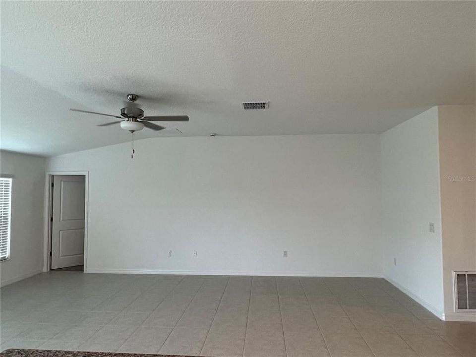 For Rent: $3,650 (4 beds, 2 baths, 1935 Square Feet)