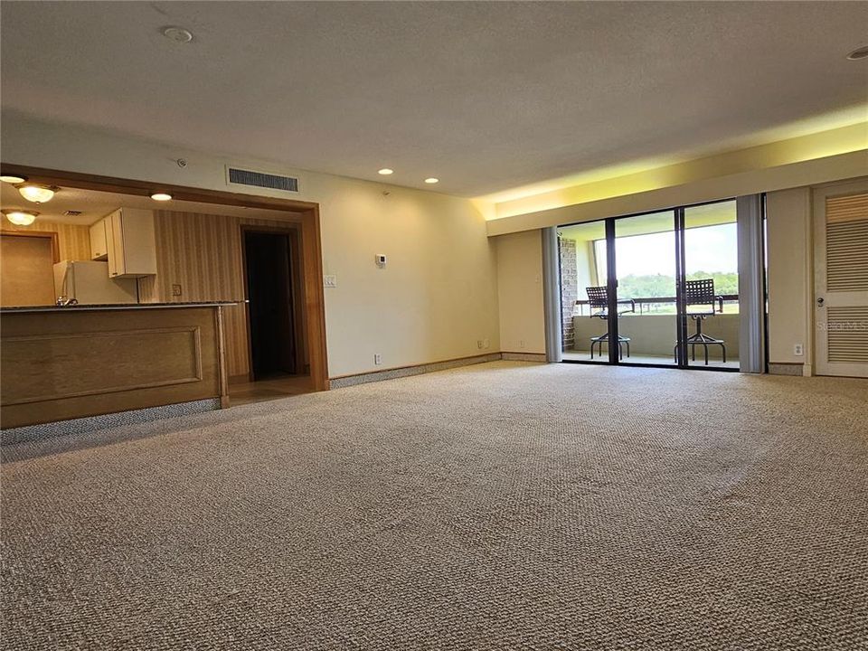 For Sale: $225,000 (1 beds, 1 baths, 825 Square Feet)