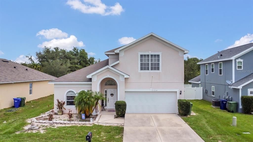 Recently Sold: $320,000 (5 beds, 2 baths, 2477 Square Feet)