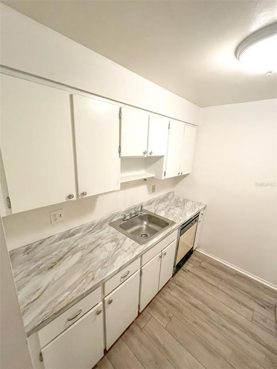 For Sale: $215,000 (2 beds, 1 baths, 1000 Square Feet)