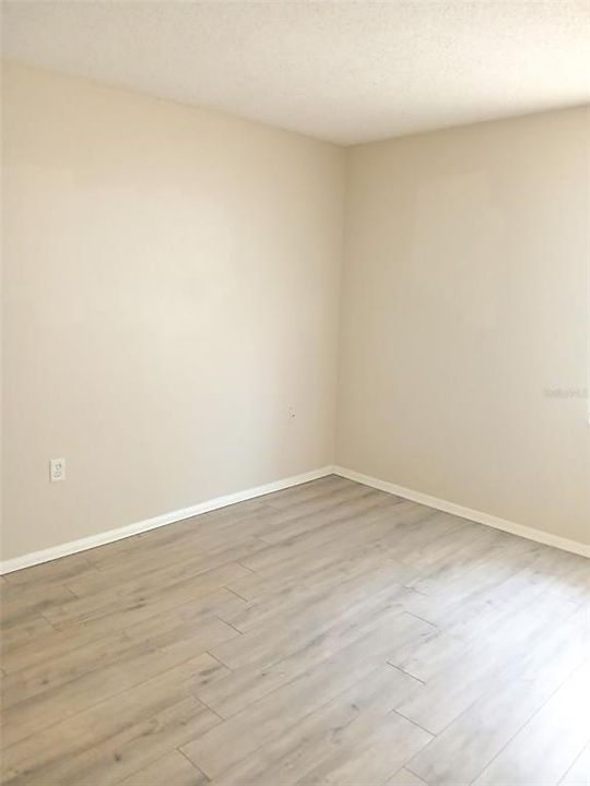 For Sale: $215,000 (2 beds, 1 baths, 1000 Square Feet)