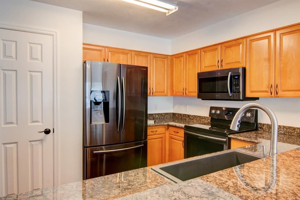 For Sale: $249,900 (2 beds, 2 baths, 1578 Square Feet)