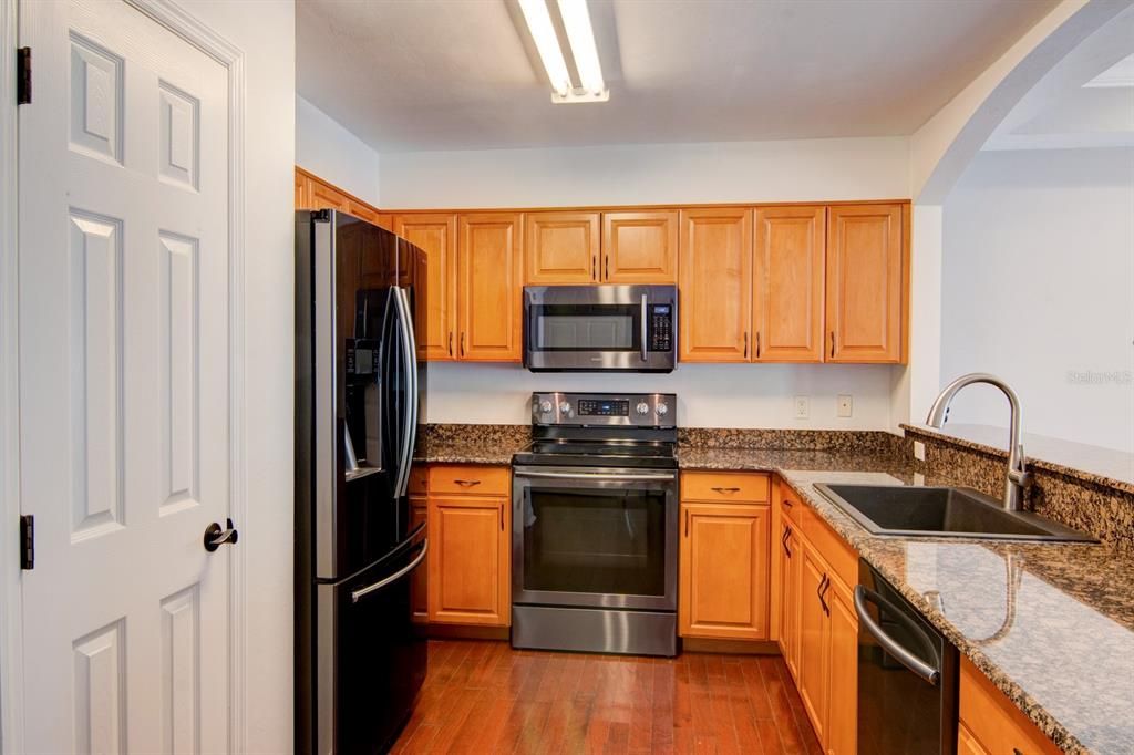 Active With Contract: $249,900 (2 beds, 2 baths, 1578 Square Feet)