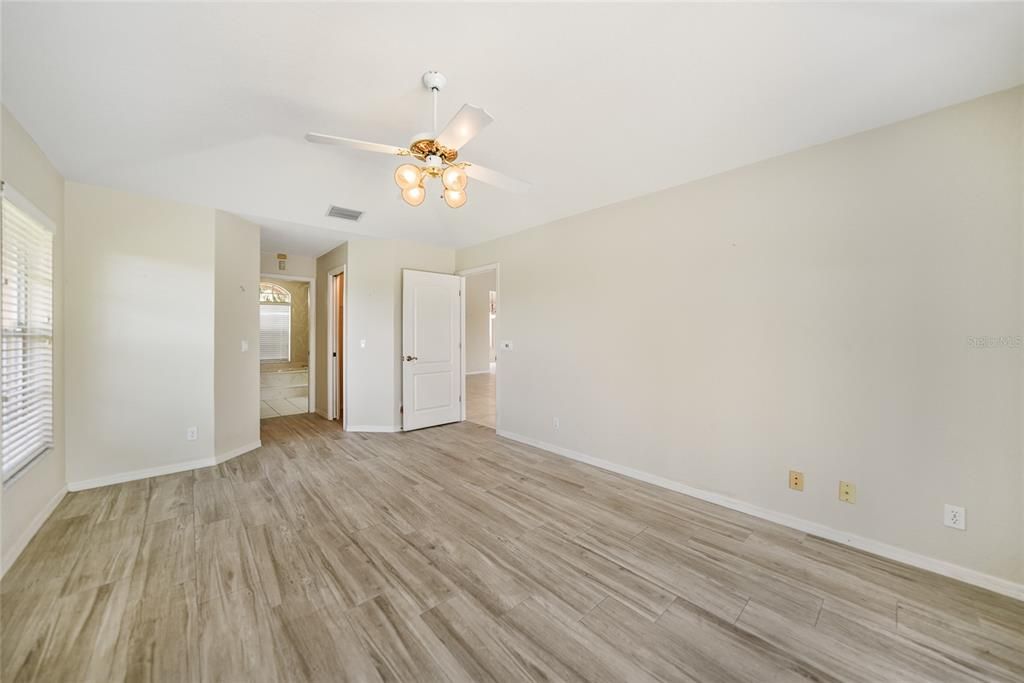 Active With Contract: $449,900 (3 beds, 2 baths, 1904 Square Feet)