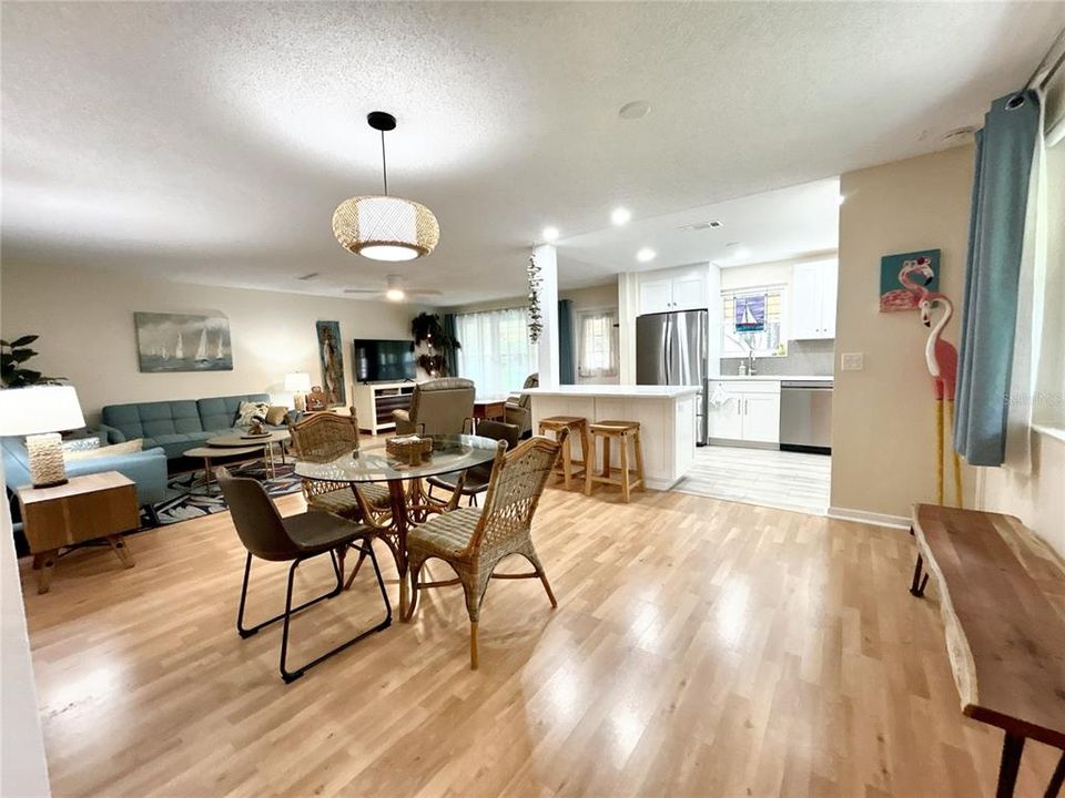 For Sale: $259,900 (2 beds, 2 baths, 1245 Square Feet)