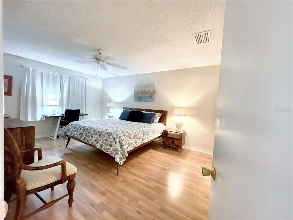 For Sale: $259,900 (2 beds, 2 baths, 1245 Square Feet)