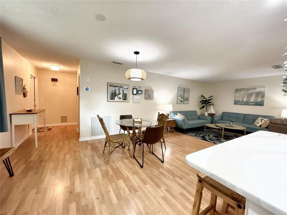 For Sale: $259,900 (2 beds, 2 baths, 1245 Square Feet)