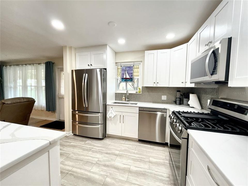 For Sale: $259,900 (2 beds, 2 baths, 1245 Square Feet)