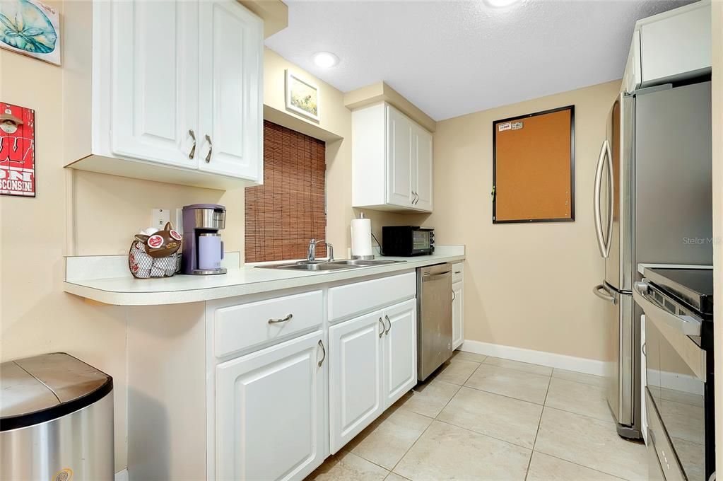 For Sale: $265,000 (2 beds, 2 baths, 1095 Square Feet)