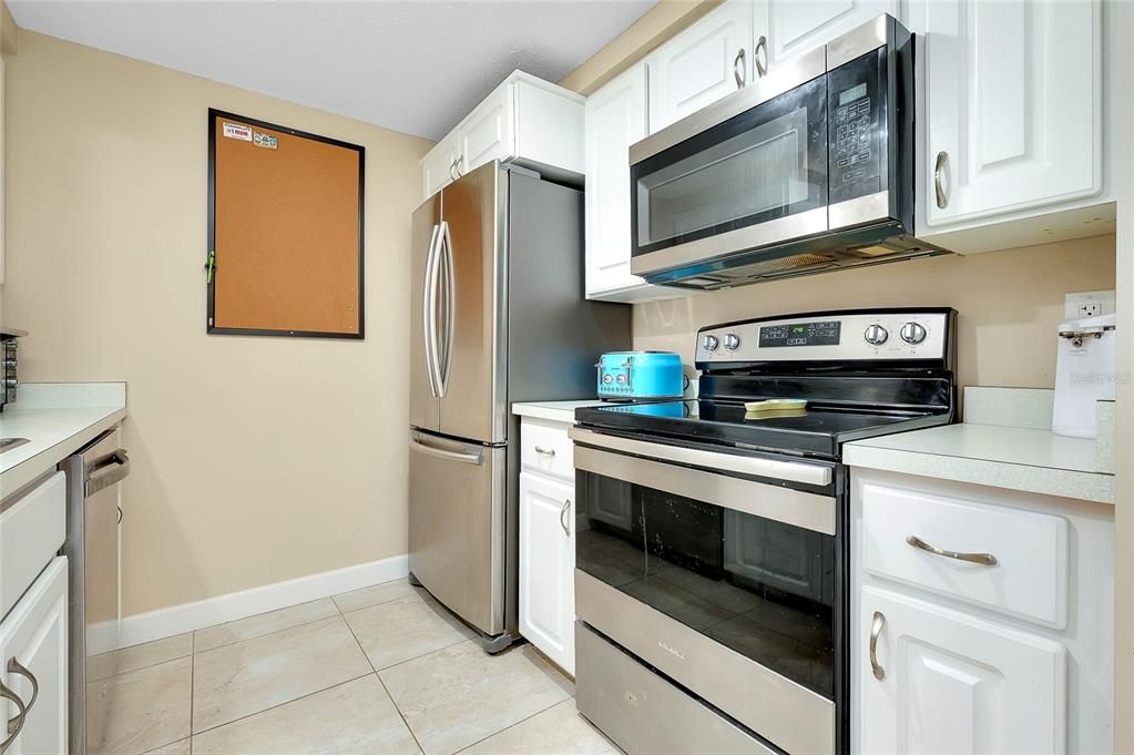 For Sale: $265,000 (2 beds, 2 baths, 1095 Square Feet)