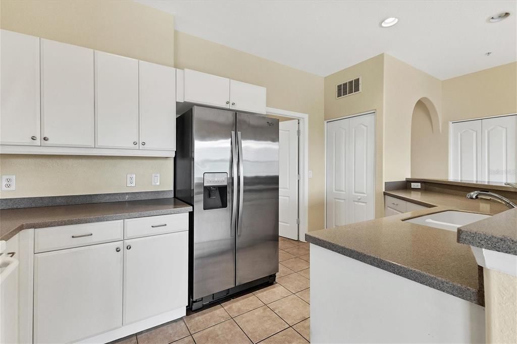 For Sale: $299,900 (2 beds, 2 baths, 1548 Square Feet)