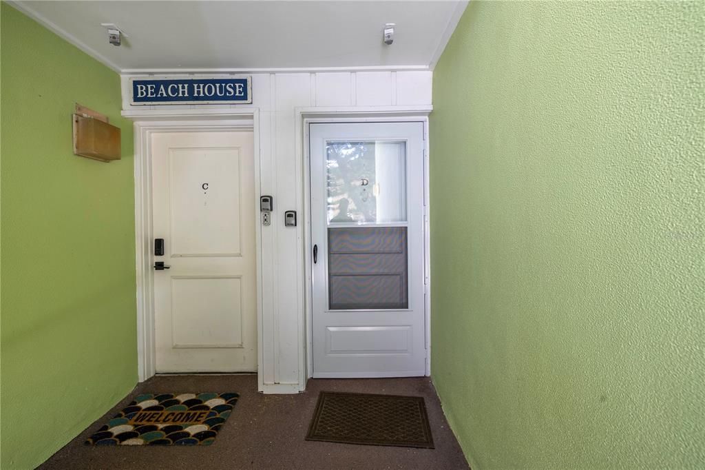 For Sale: $339,000 (1 beds, 1 baths, 787 Square Feet)