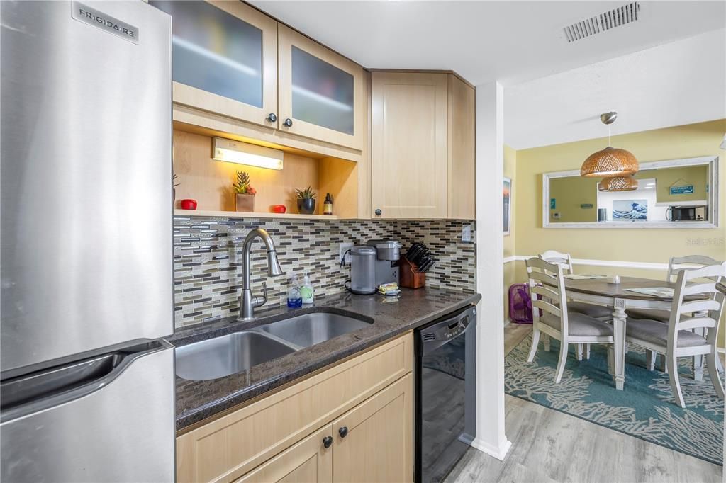 For Sale: $339,000 (1 beds, 1 baths, 787 Square Feet)