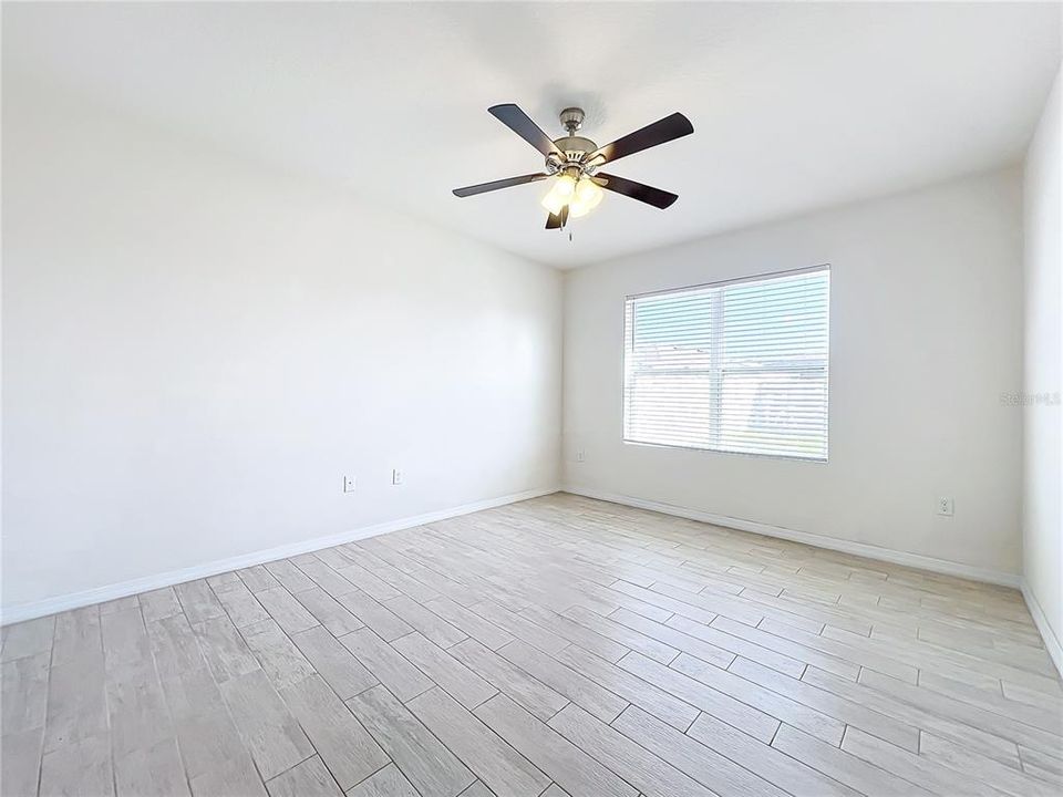 For Sale: $395,000 (4 beds, 2 baths, 1939 Square Feet)