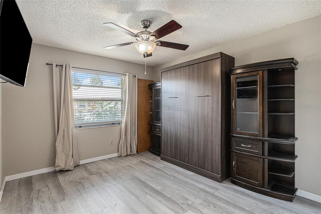 For Sale: $239,900 (2 beds, 2 baths, 915 Square Feet)