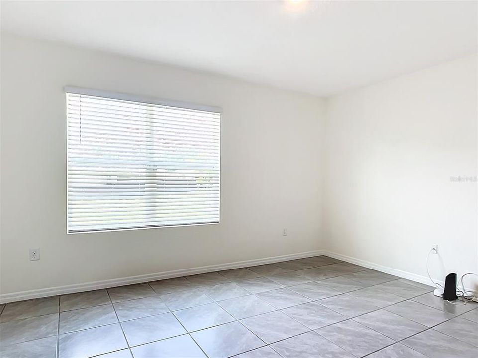 For Rent: $2,250 (4 beds, 2 baths, 1827 Square Feet)