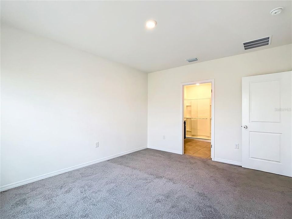 For Rent: $2,250 (4 beds, 2 baths, 1827 Square Feet)