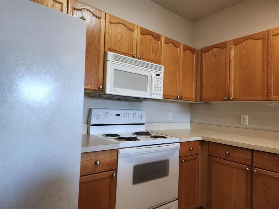 For Sale: $239,900 (2 beds, 2 baths, 1089 Square Feet)