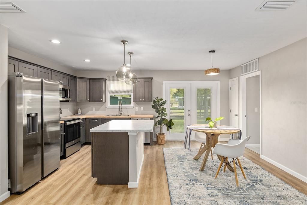 Active With Contract: $239,000 (3 beds, 2 baths, 1215 Square Feet)