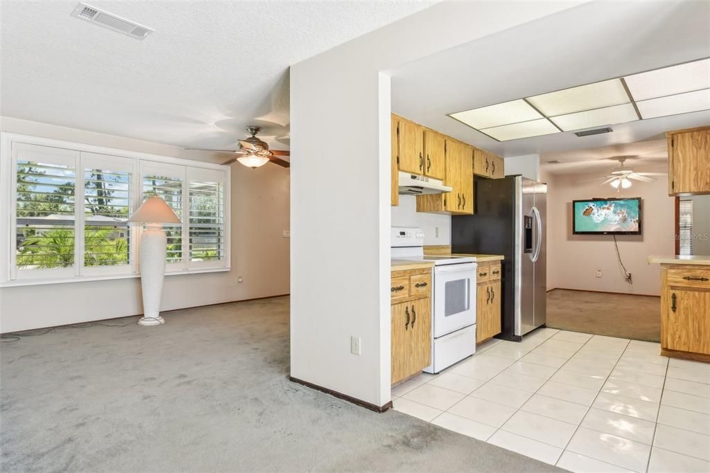 Active With Contract: $324,900 (4 beds, 2 baths, 1392 Square Feet)