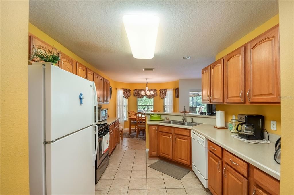 For Sale: $285,000 (2 beds, 2 baths, 1662 Square Feet)