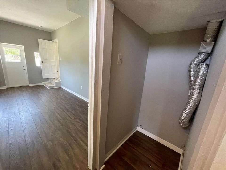 For Rent: $2,200 (2 beds, 1 baths, 1098 Square Feet)