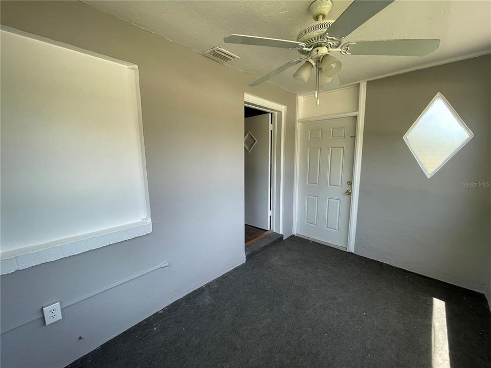 For Rent: $2,200 (2 beds, 1 baths, 1098 Square Feet)