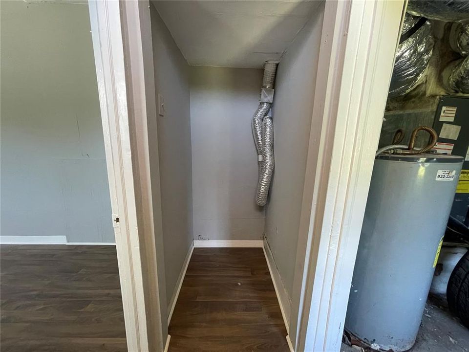 For Rent: $2,200 (2 beds, 1 baths, 1098 Square Feet)