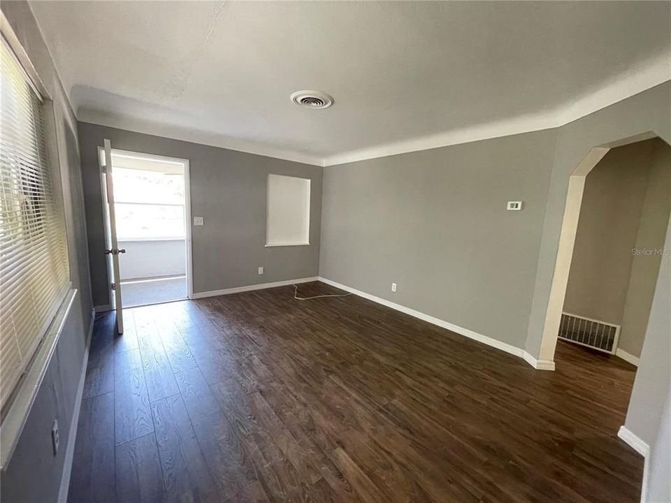 For Rent: $2,200 (2 beds, 1 baths, 1098 Square Feet)