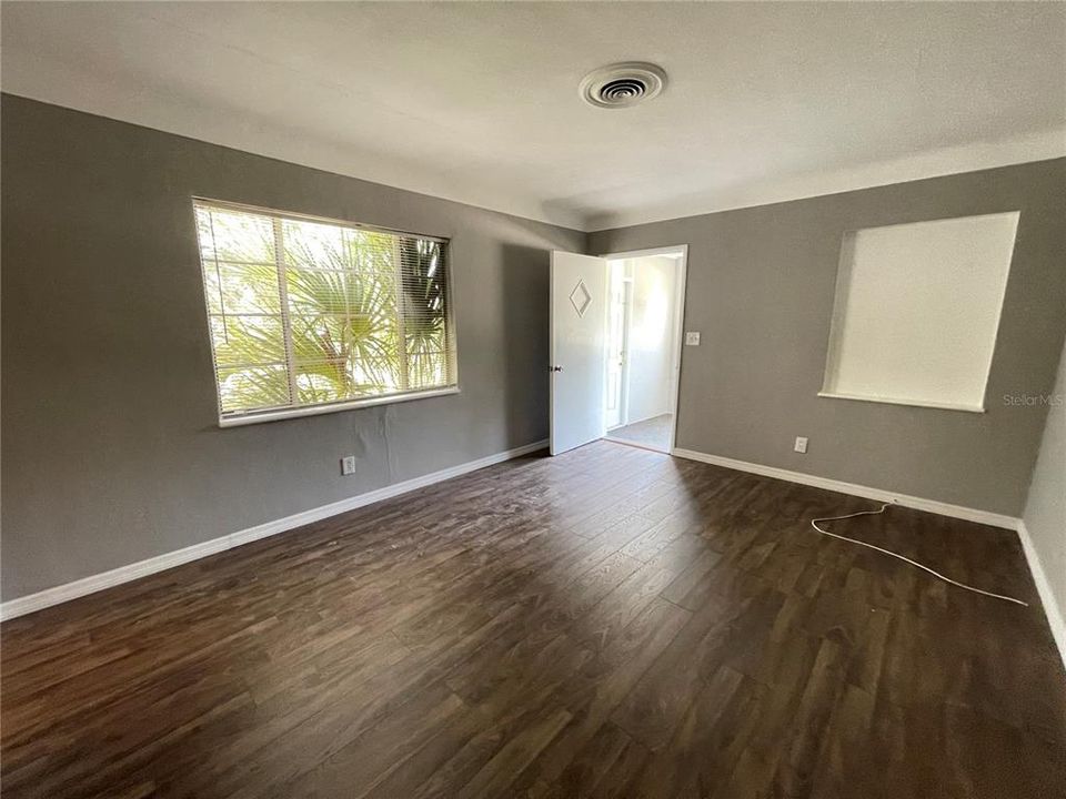 For Rent: $2,200 (2 beds, 1 baths, 1098 Square Feet)