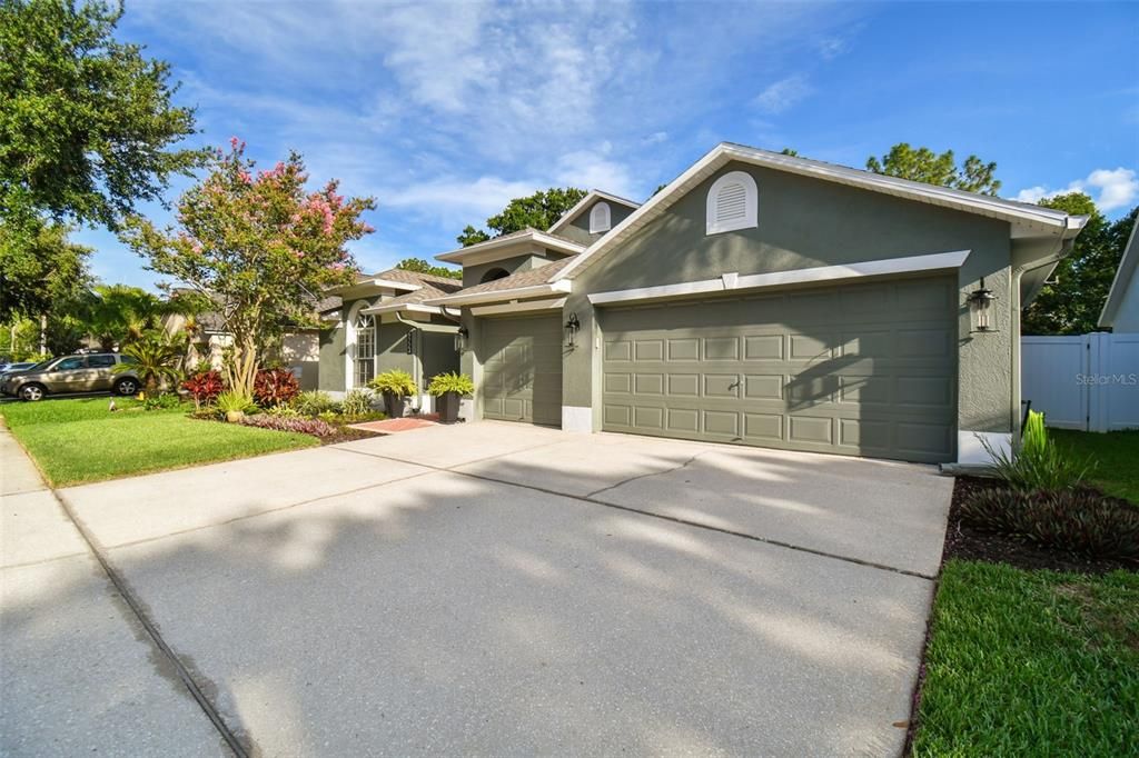 Active With Contract: $459,900 (4 beds, 2 baths, 2029 Square Feet)