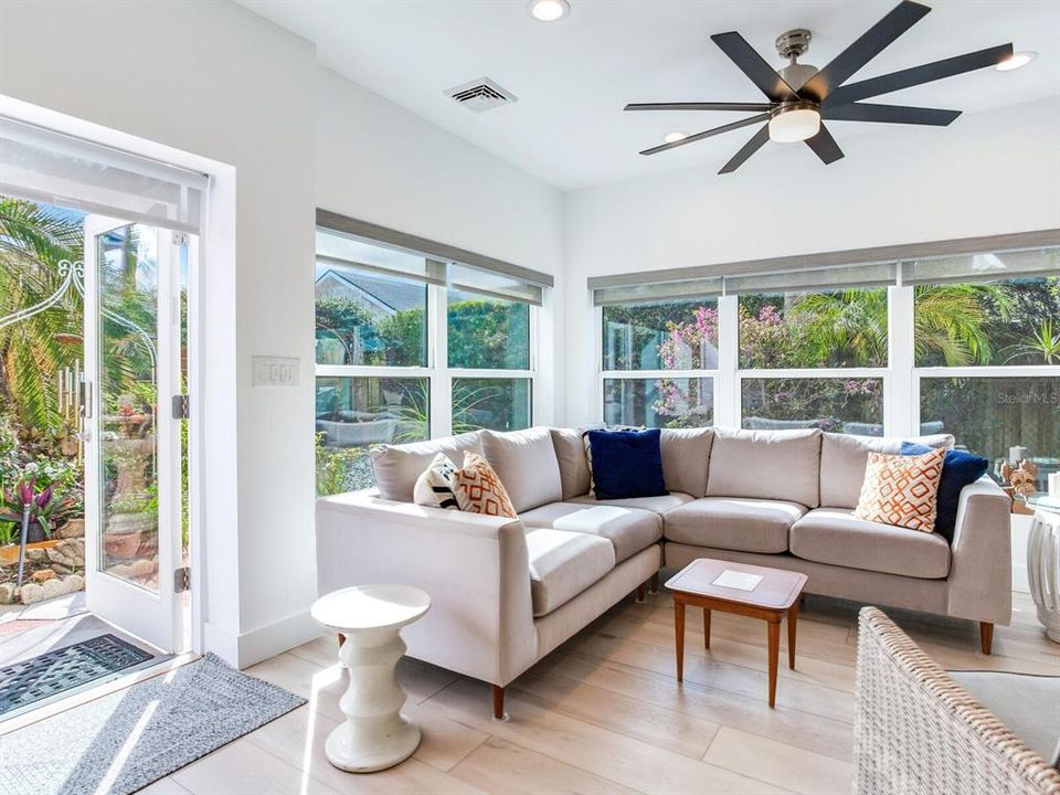 Sunroom - light, brigtht, welcoming.