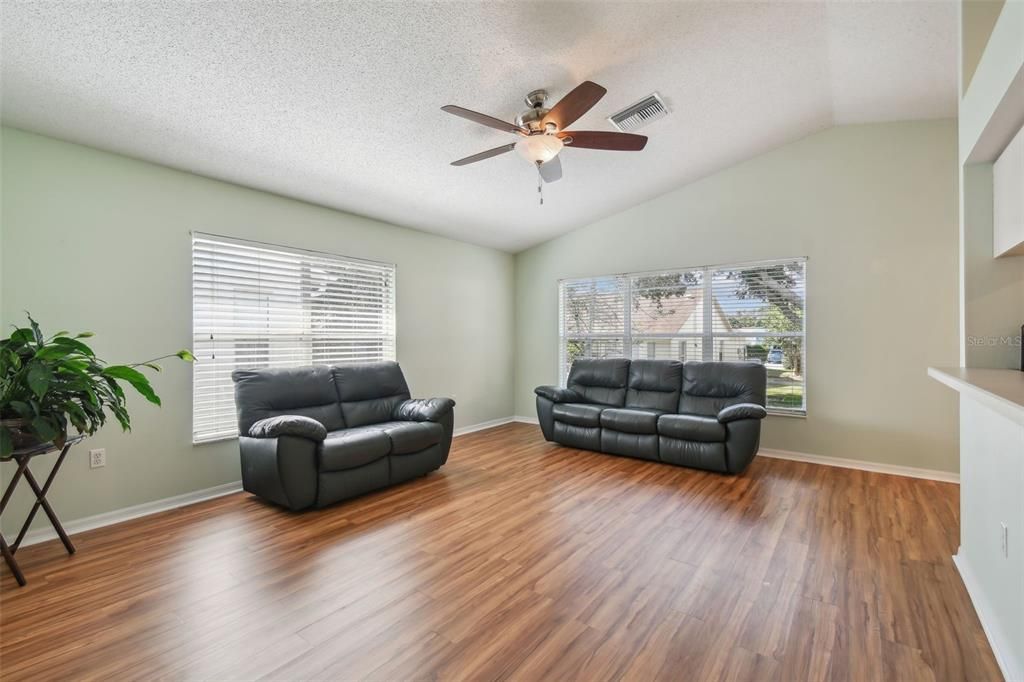 For Sale: $334,600 (3 beds, 2 baths, 1823 Square Feet)