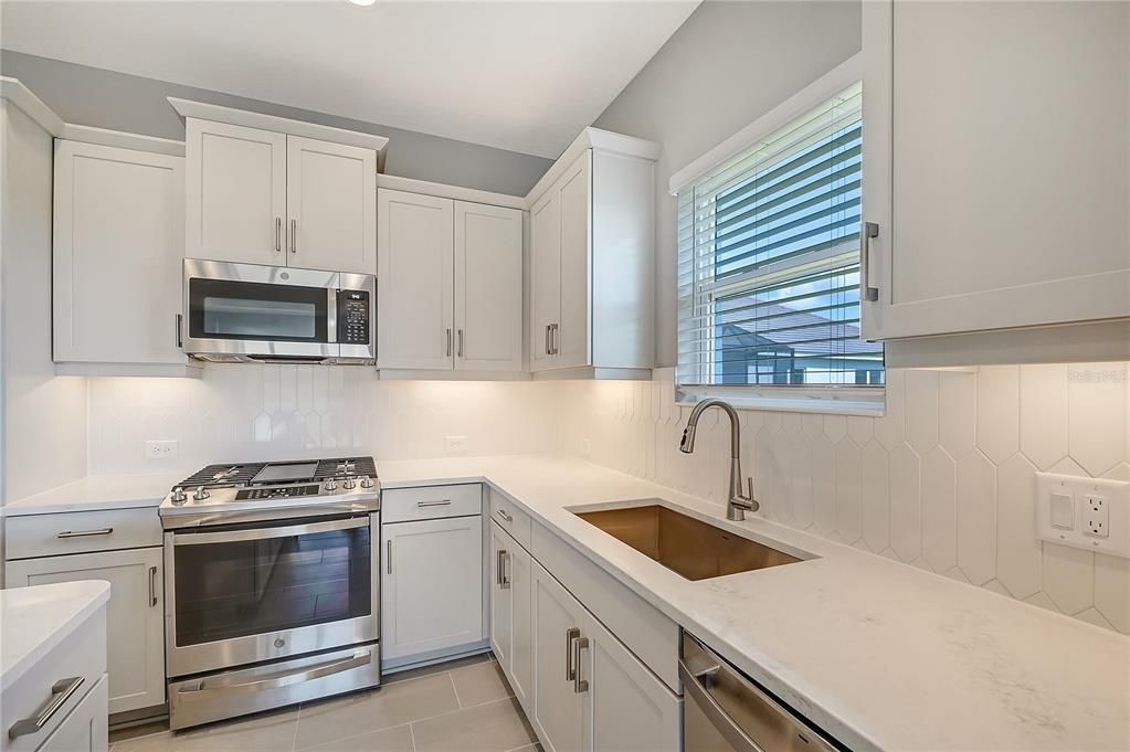 For Sale: $463,990 (2 beds, 2 baths, 1434 Square Feet)